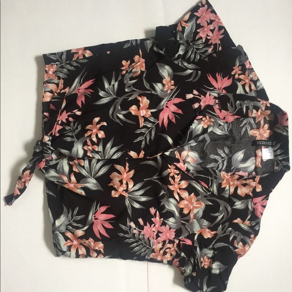 floral H&M shirt - Picture 2 of 5